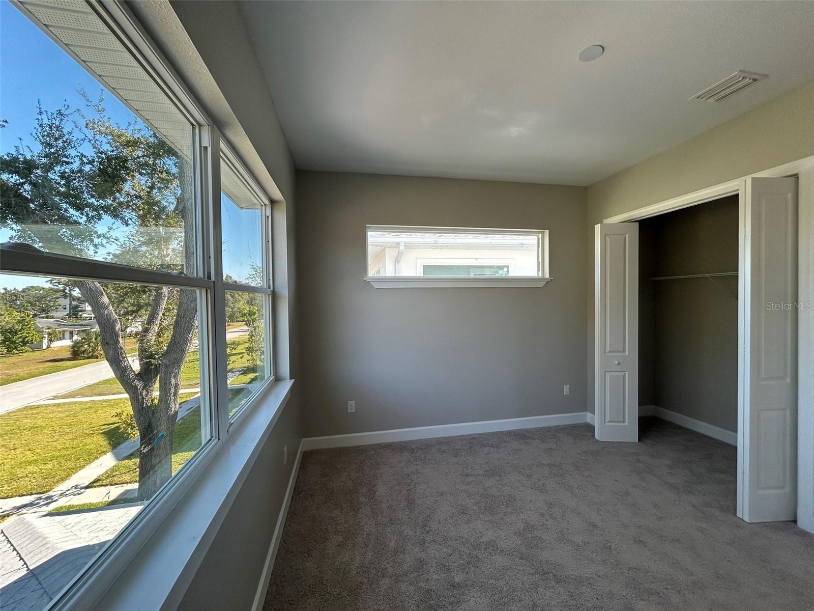 Listing photo id 34 for 862 46th Avenue N