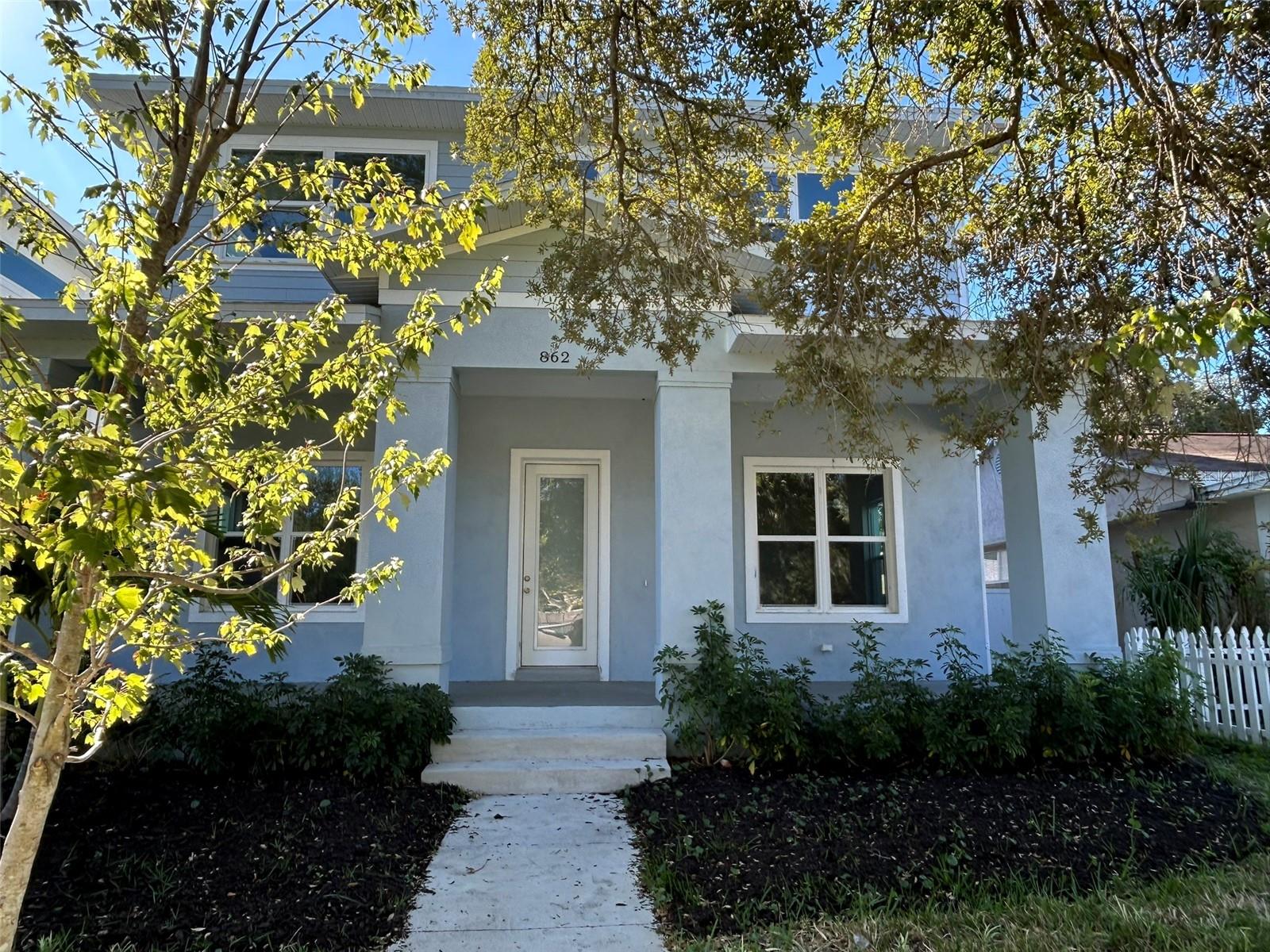 Listing photo id 2 for 862 46th Avenue N