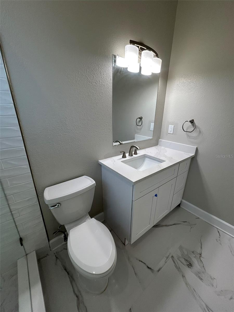 Listing photo id 38 for 862 46th Avenue N