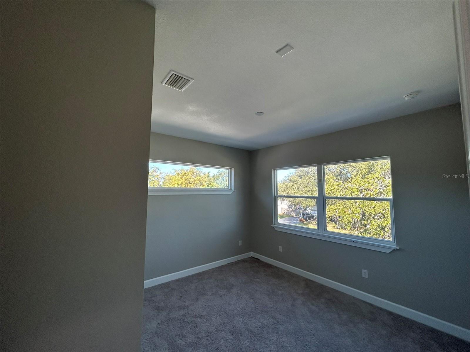 Listing photo id 40 for 862 46th Avenue N