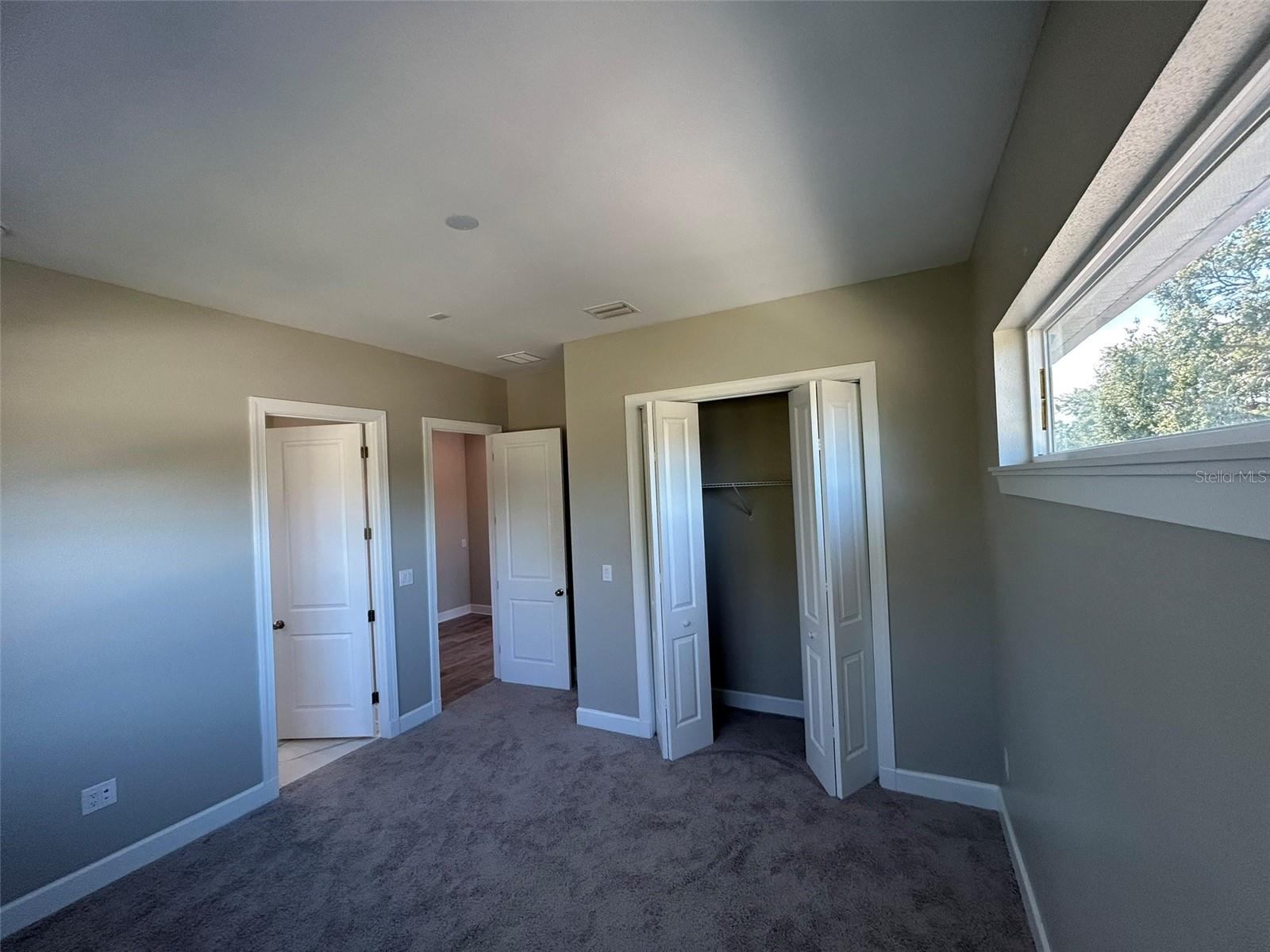 Listing photo id 42 for 862 46th Avenue N