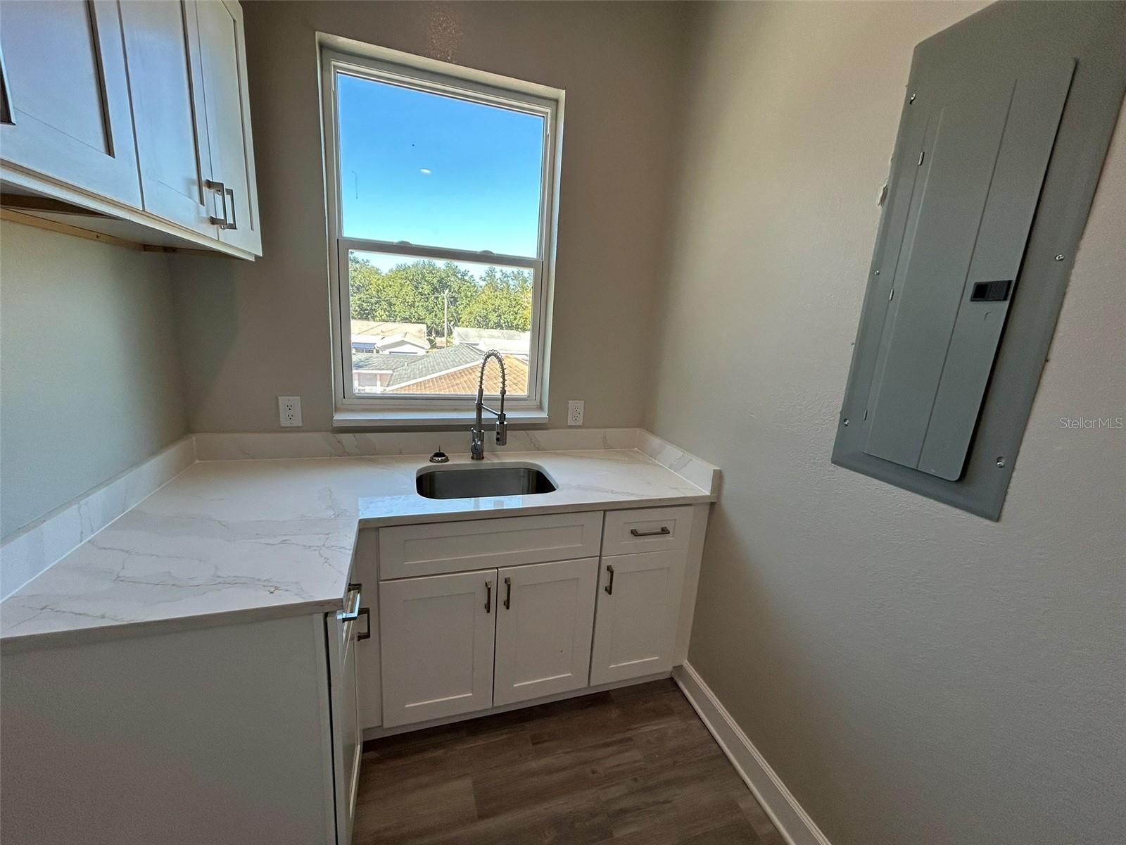 Listing photo id 46 for 862 46th Avenue N