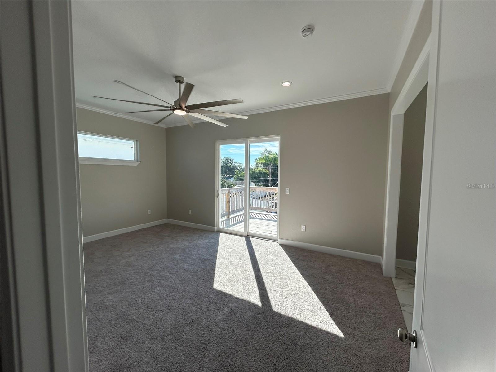 Listing photo id 48 for 862 46th Avenue N