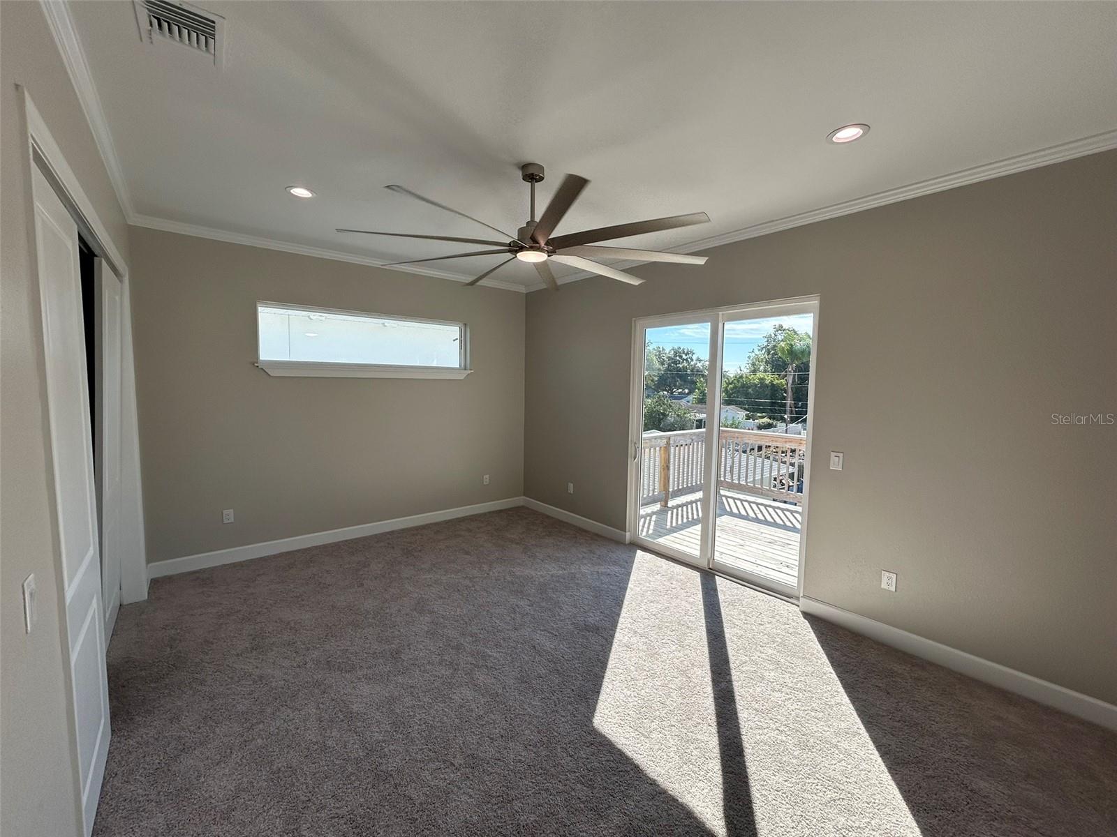 Listing photo id 49 for 862 46th Avenue N