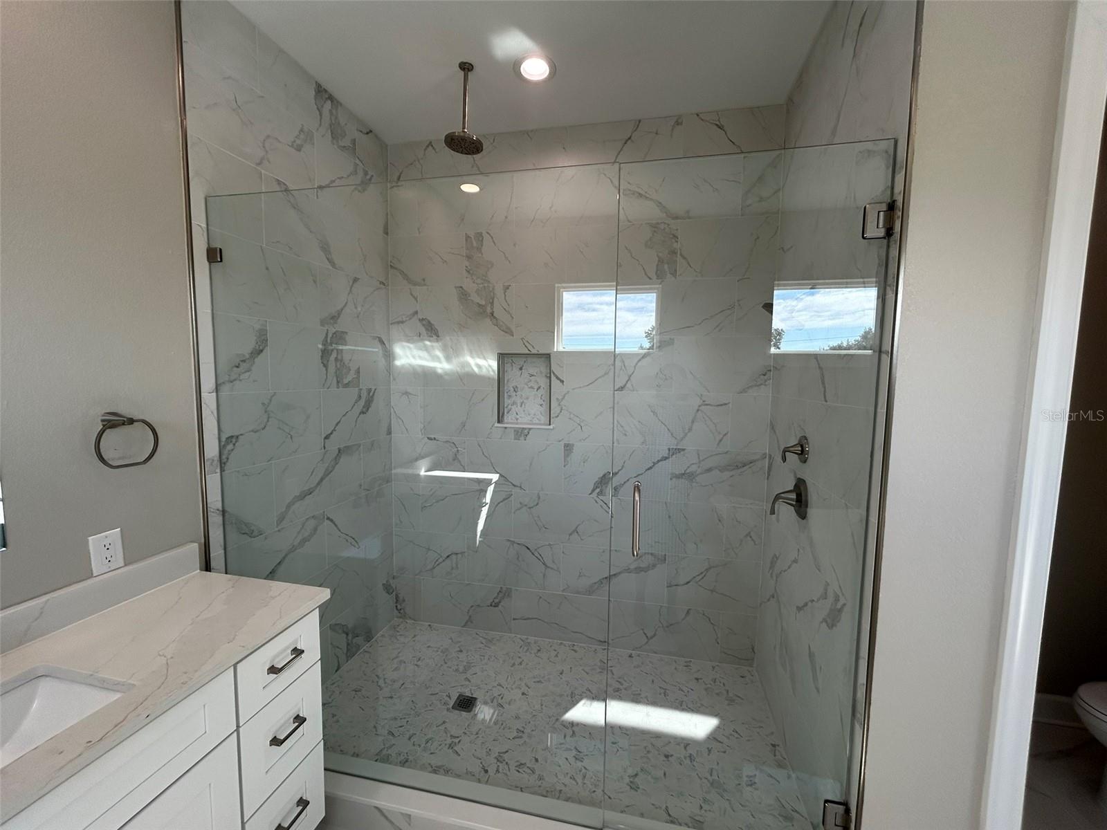 Listing photo id 53 for 862 46th Avenue N