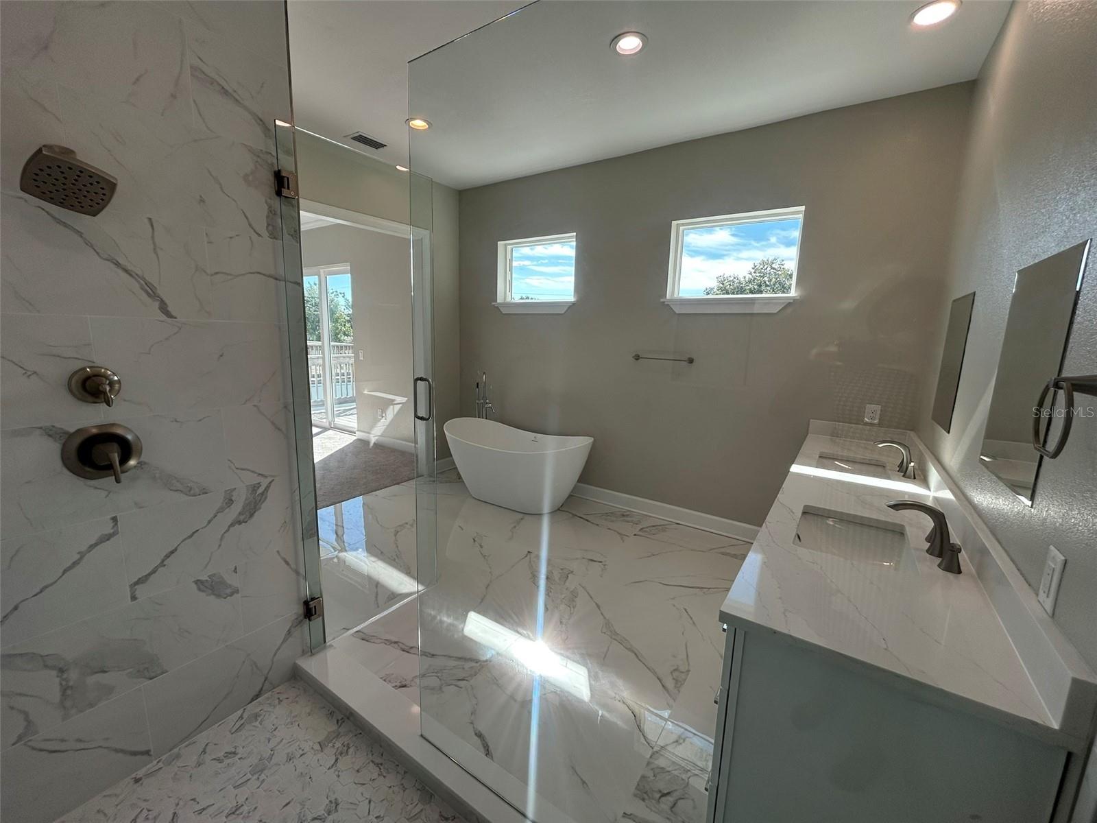 Listing photo id 54 for 862 46th Avenue N