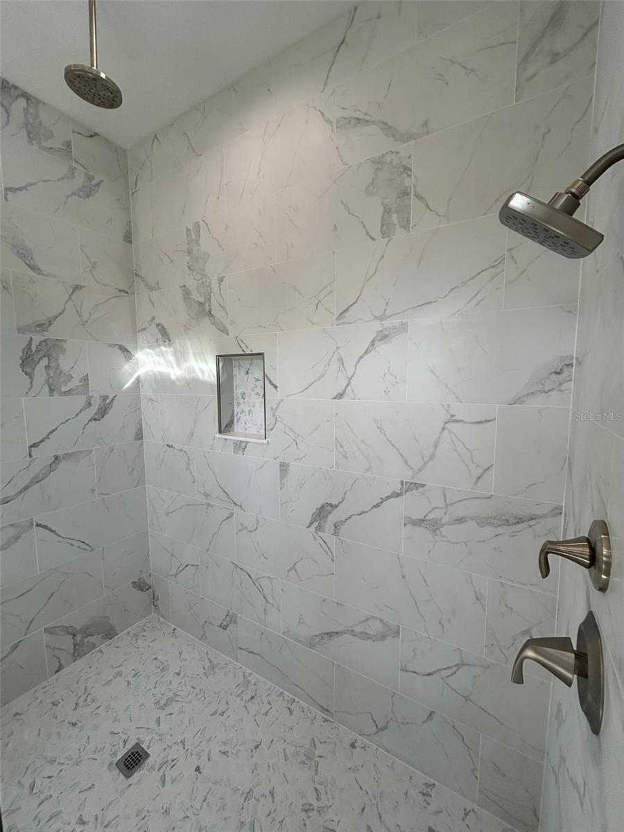 Listing photo id 55 for 862 46th Avenue N