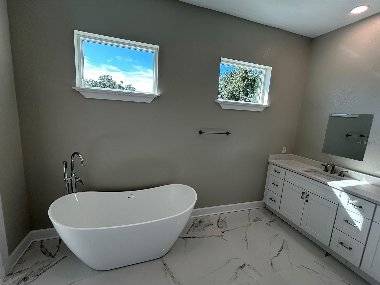 Listing photo id 56 for 862 46th Avenue N