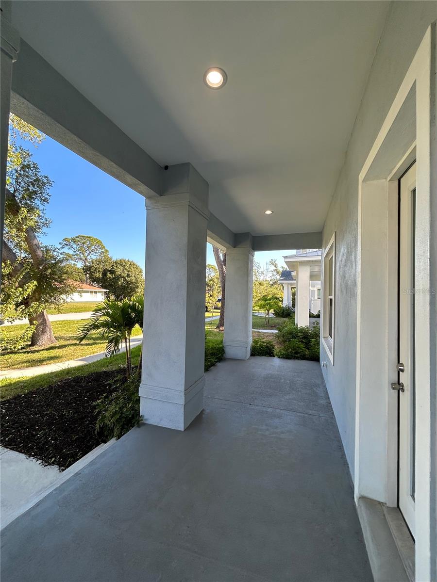 Listing photo id 4 for 862 46th Avenue N