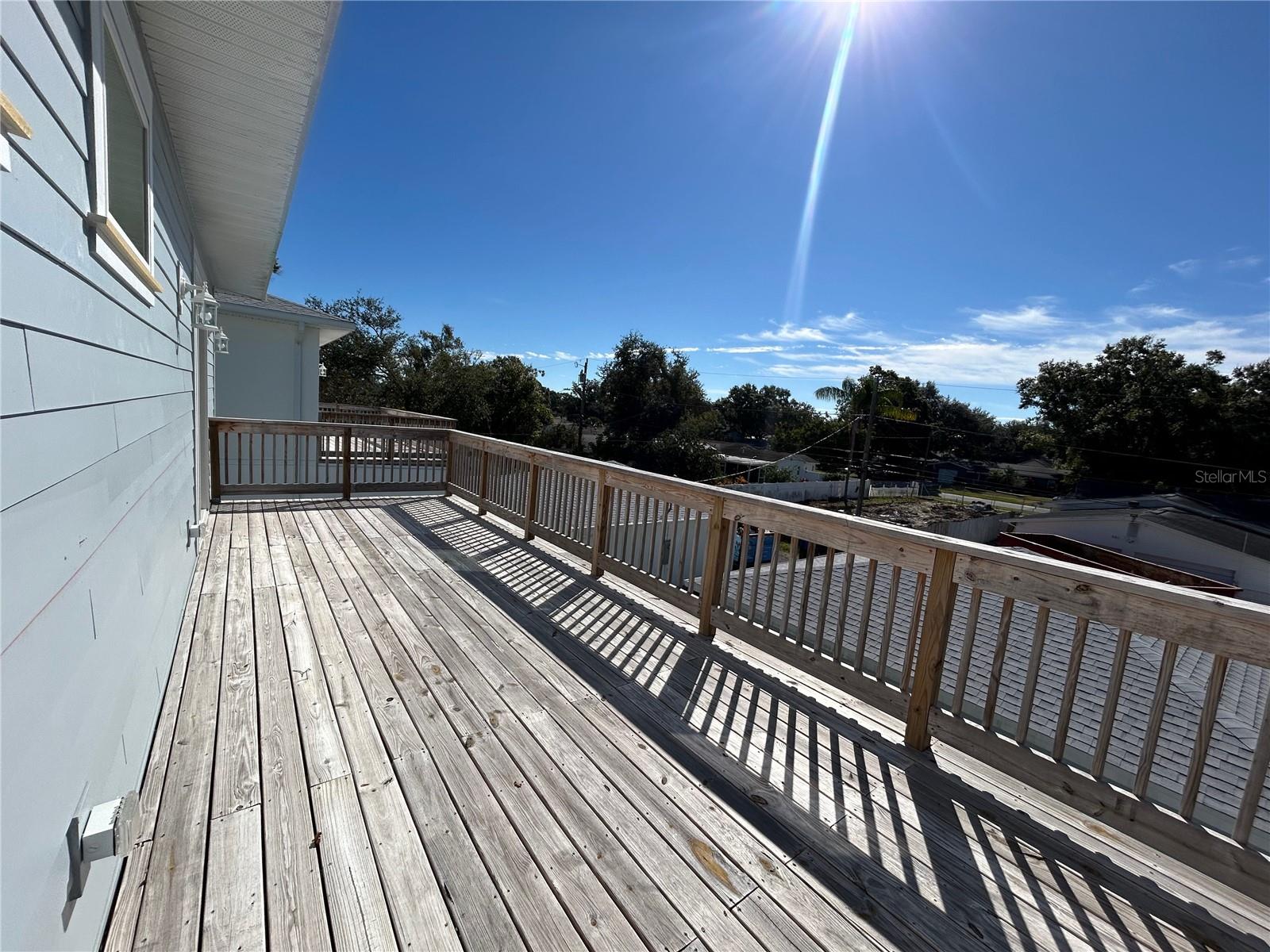 Listing photo id 61 for 862 46th Avenue N