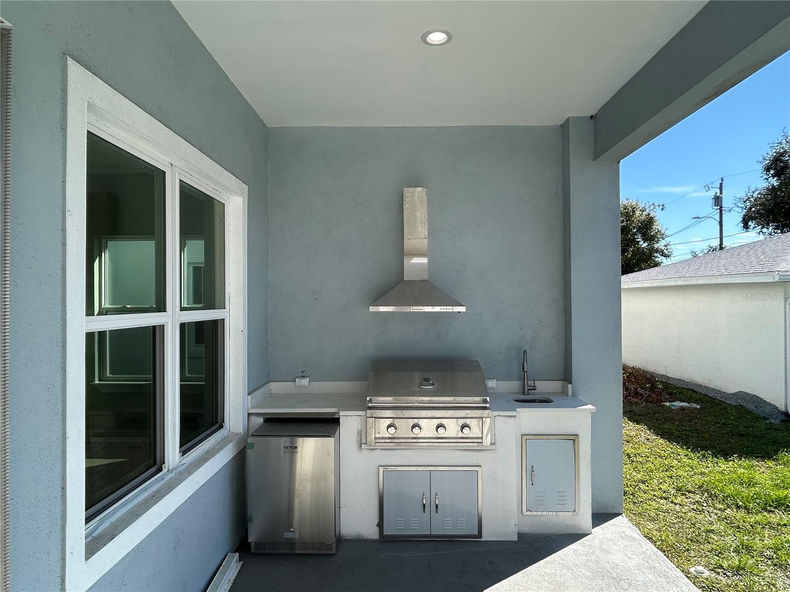 Listing photo id 66 for 862 46th Avenue N