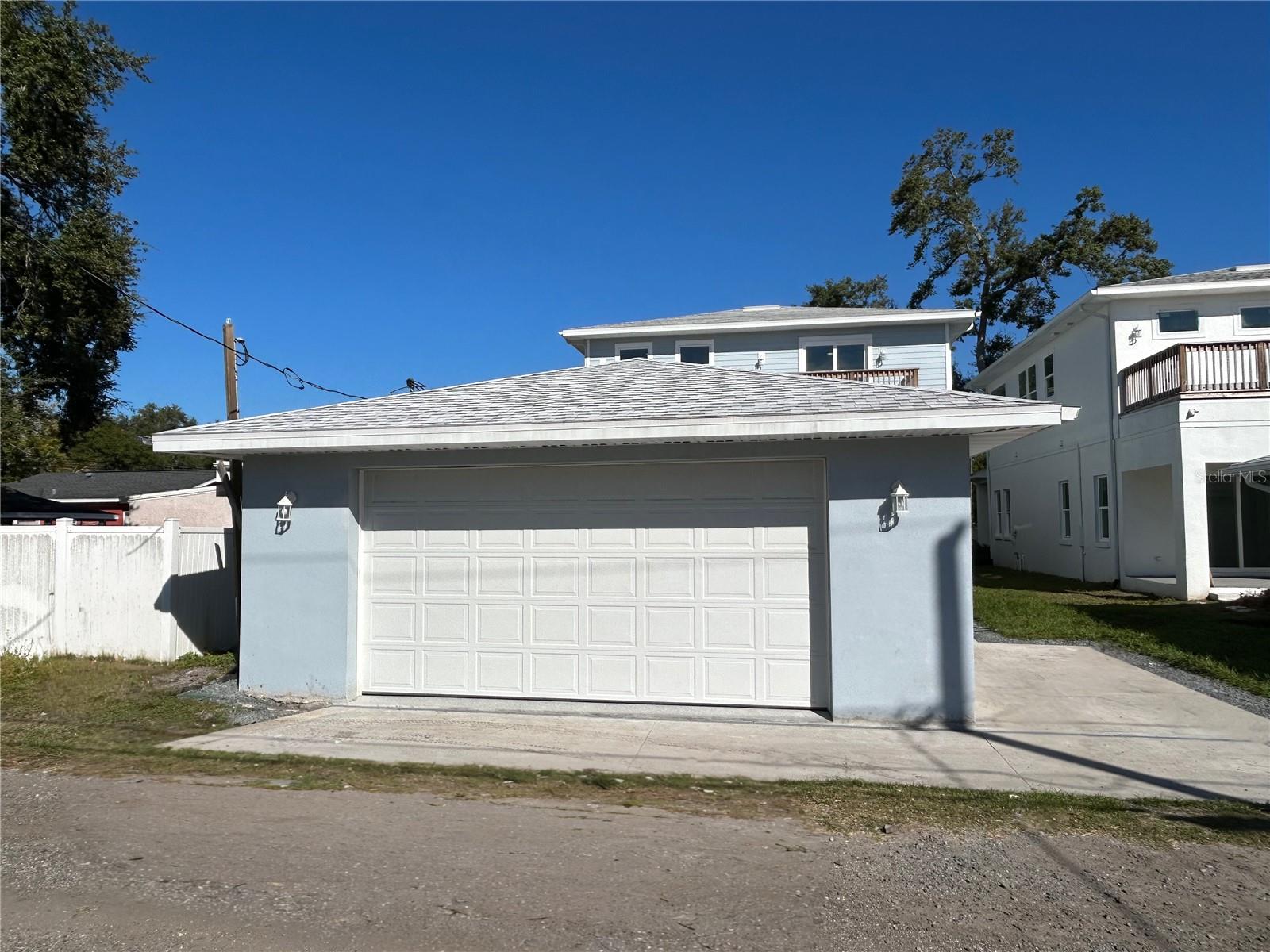 Listing photo id 67 for 862 46th Avenue N