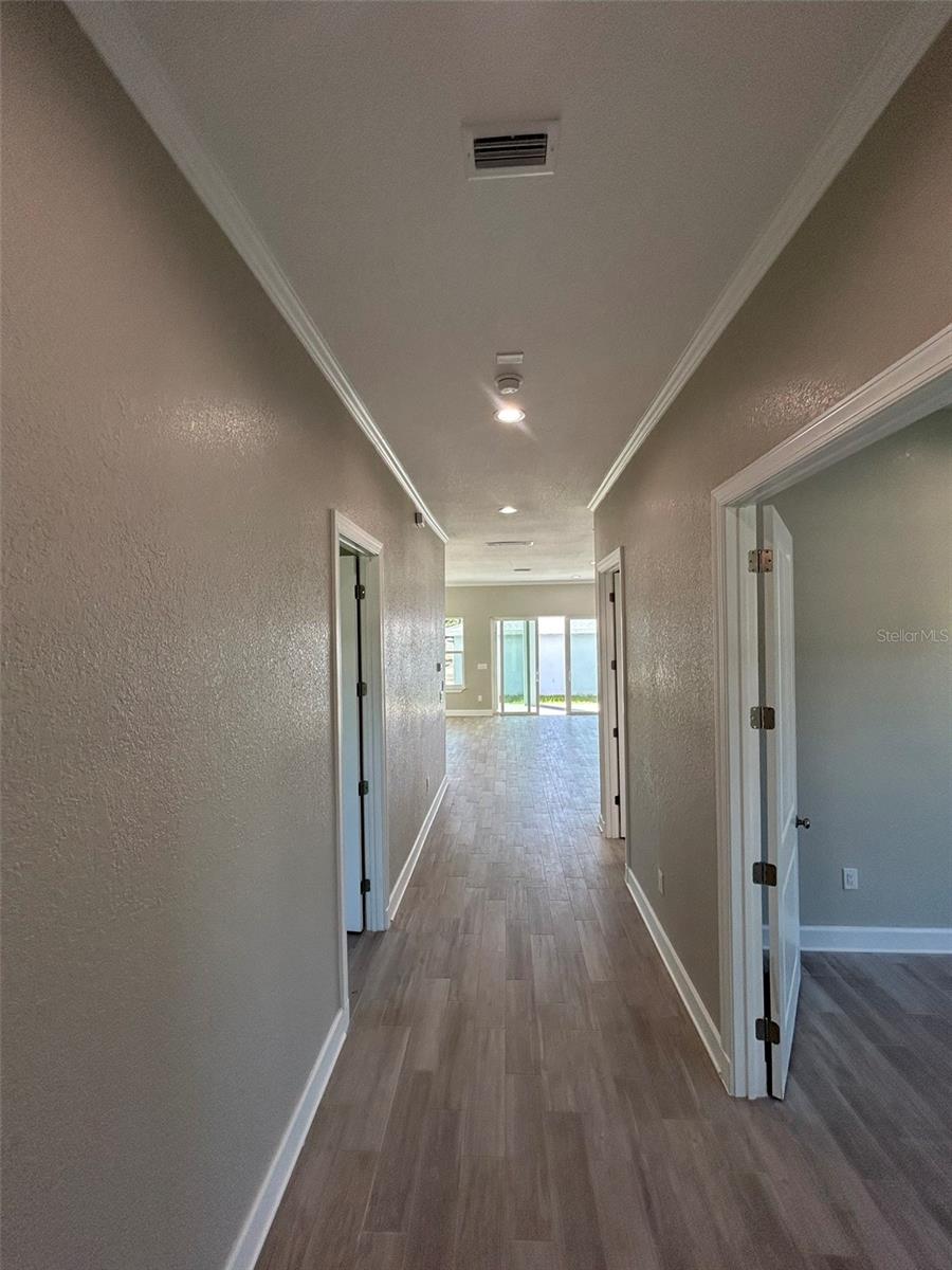 Listing photo id 5 for 862 46th Avenue N