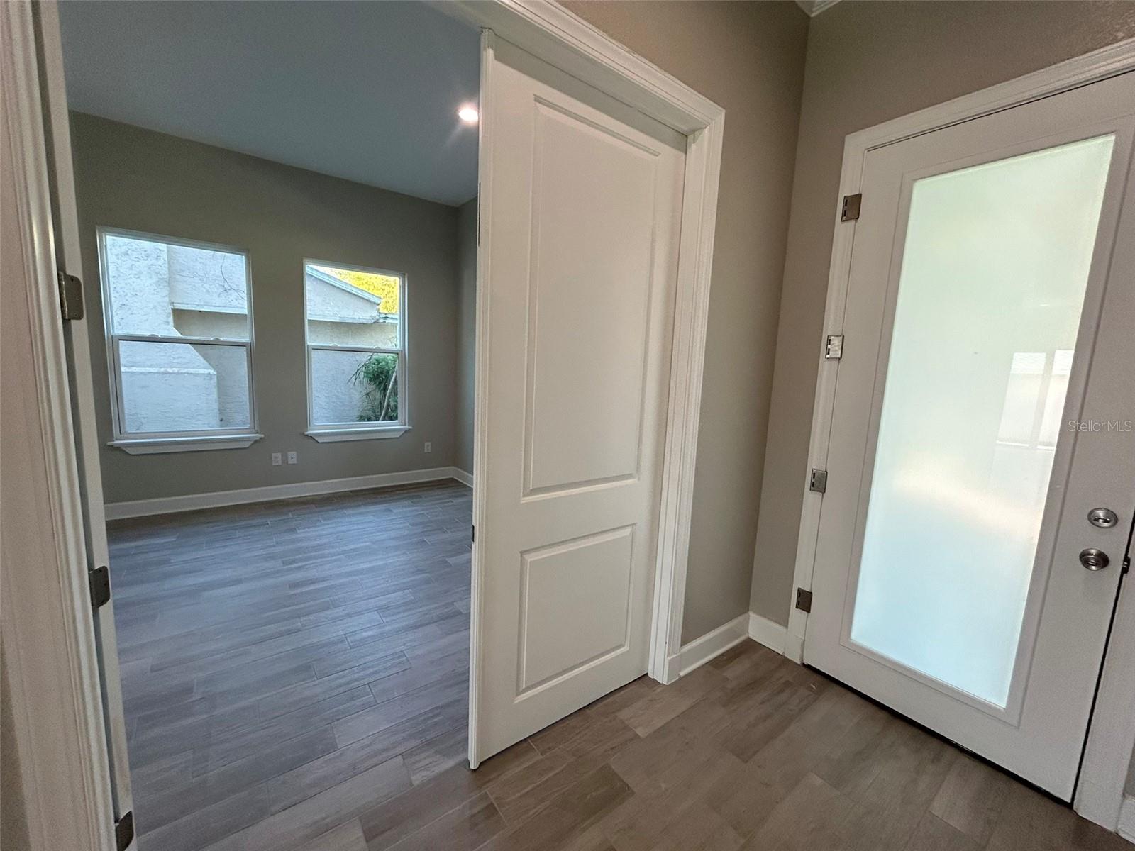 Listing photo id 6 for 862 46th Avenue N