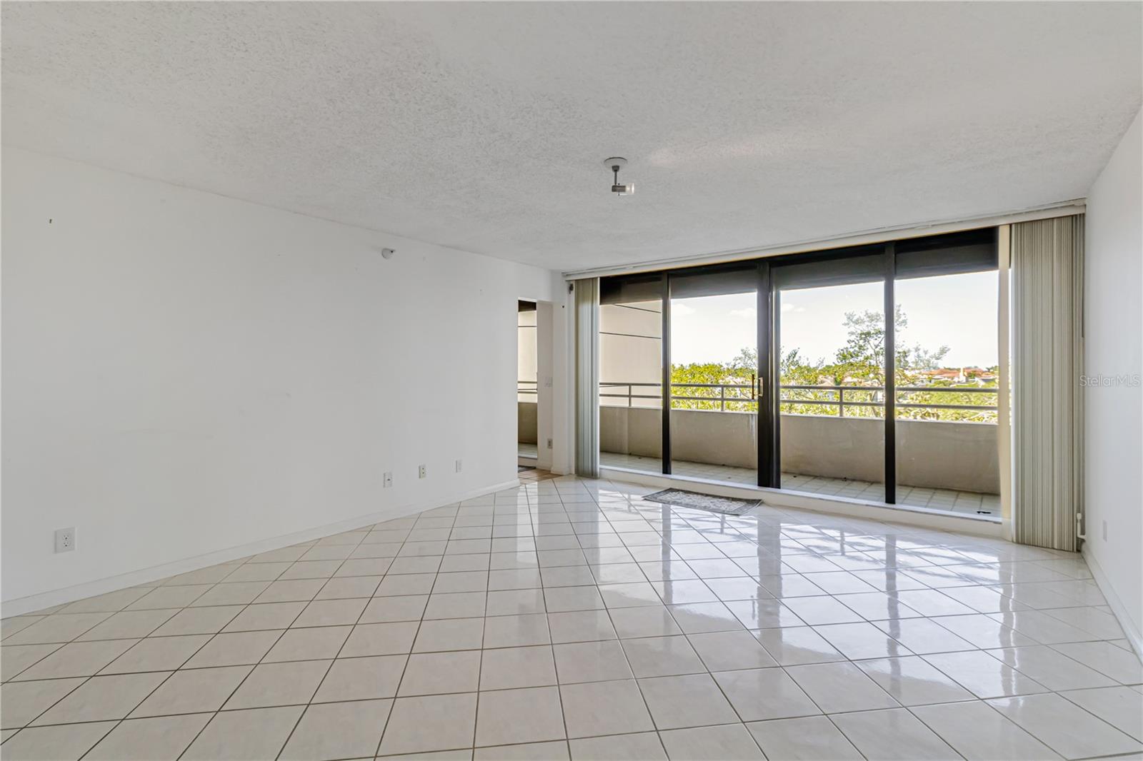 Image 11 of 50 For 5940 Pelican Bay Plaza S 504