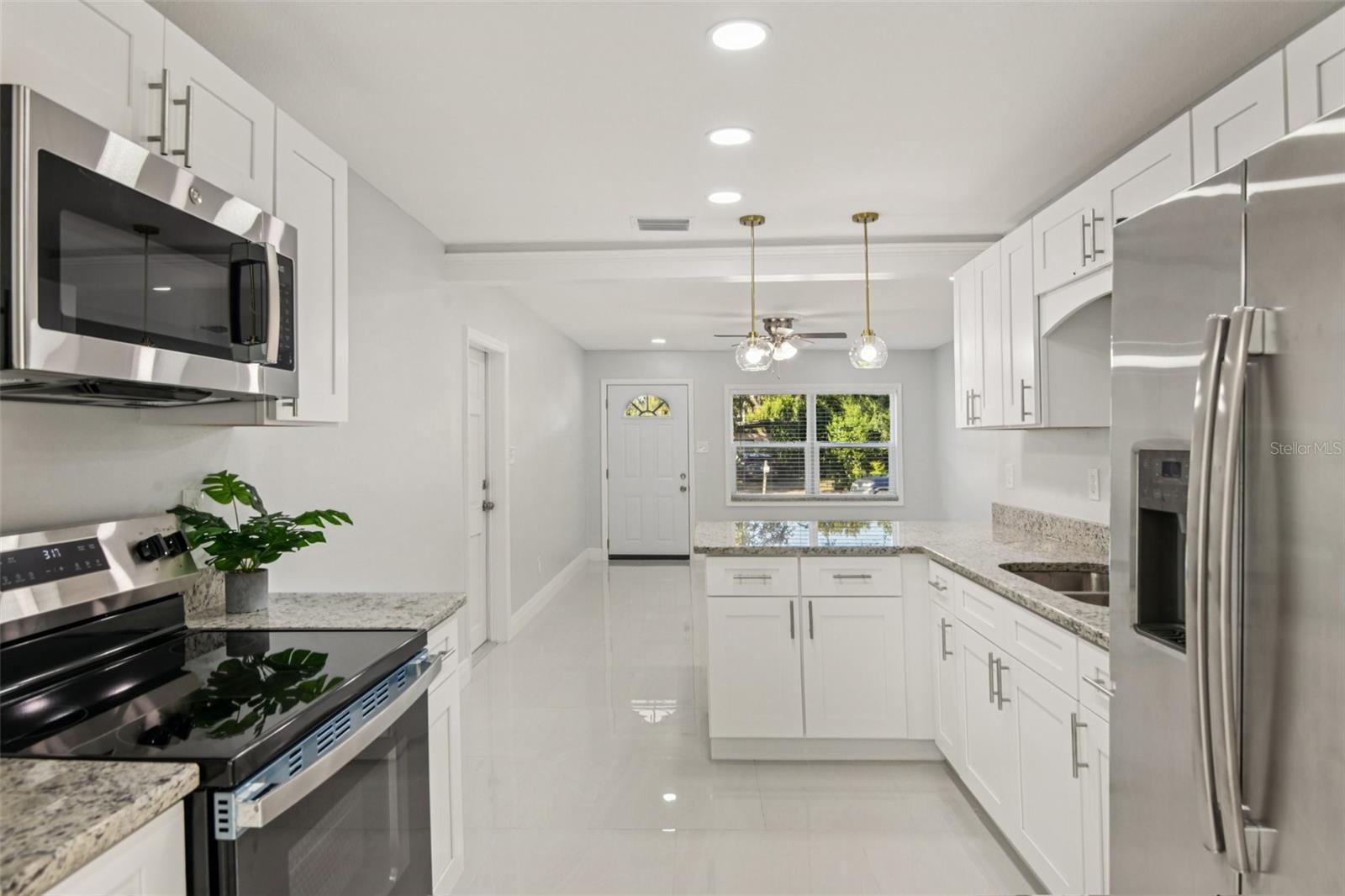 Image 18 of 49 For 2425 Ramona Circle