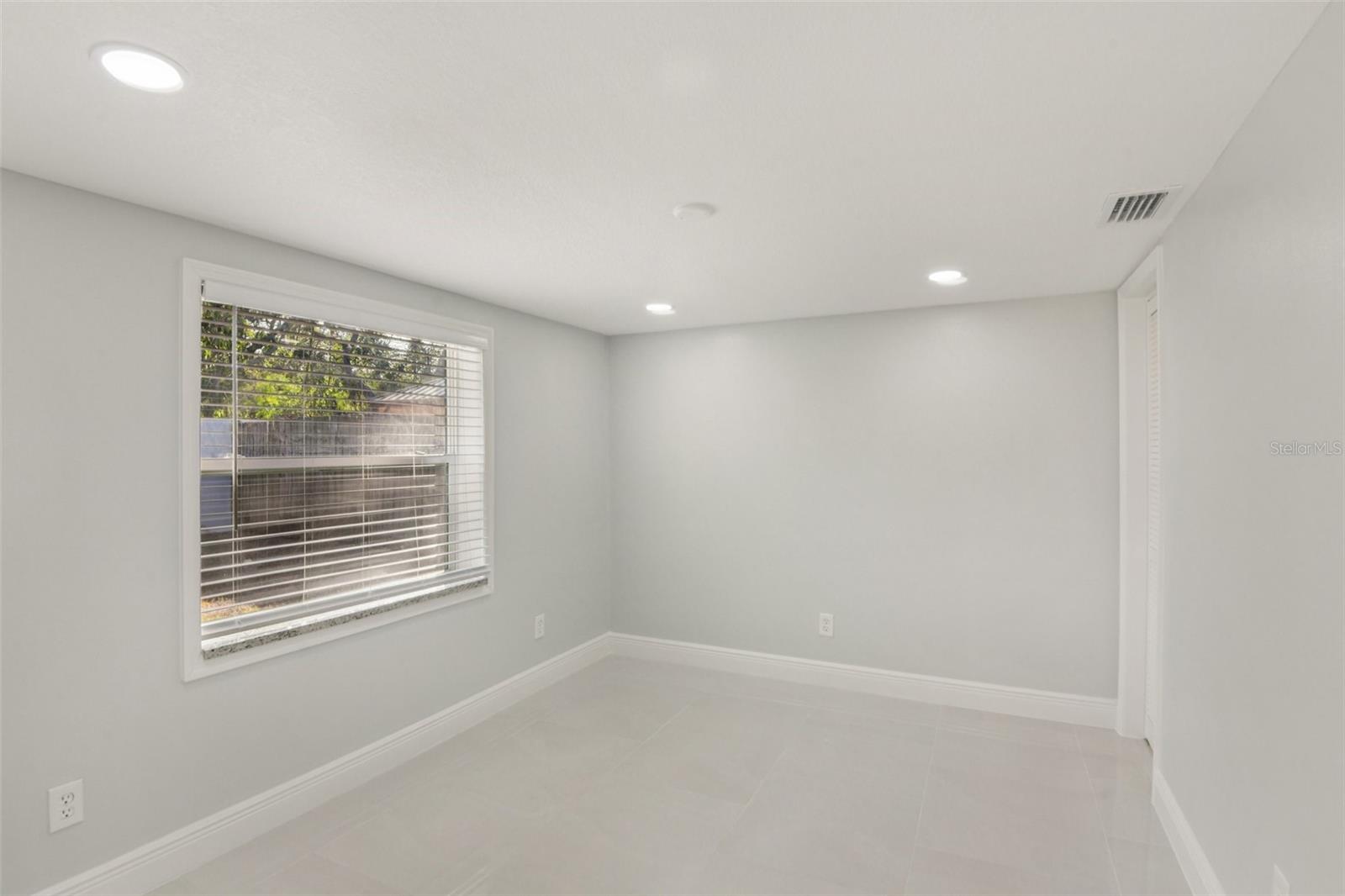 Image 21 of 49 For 2425 Ramona Circle