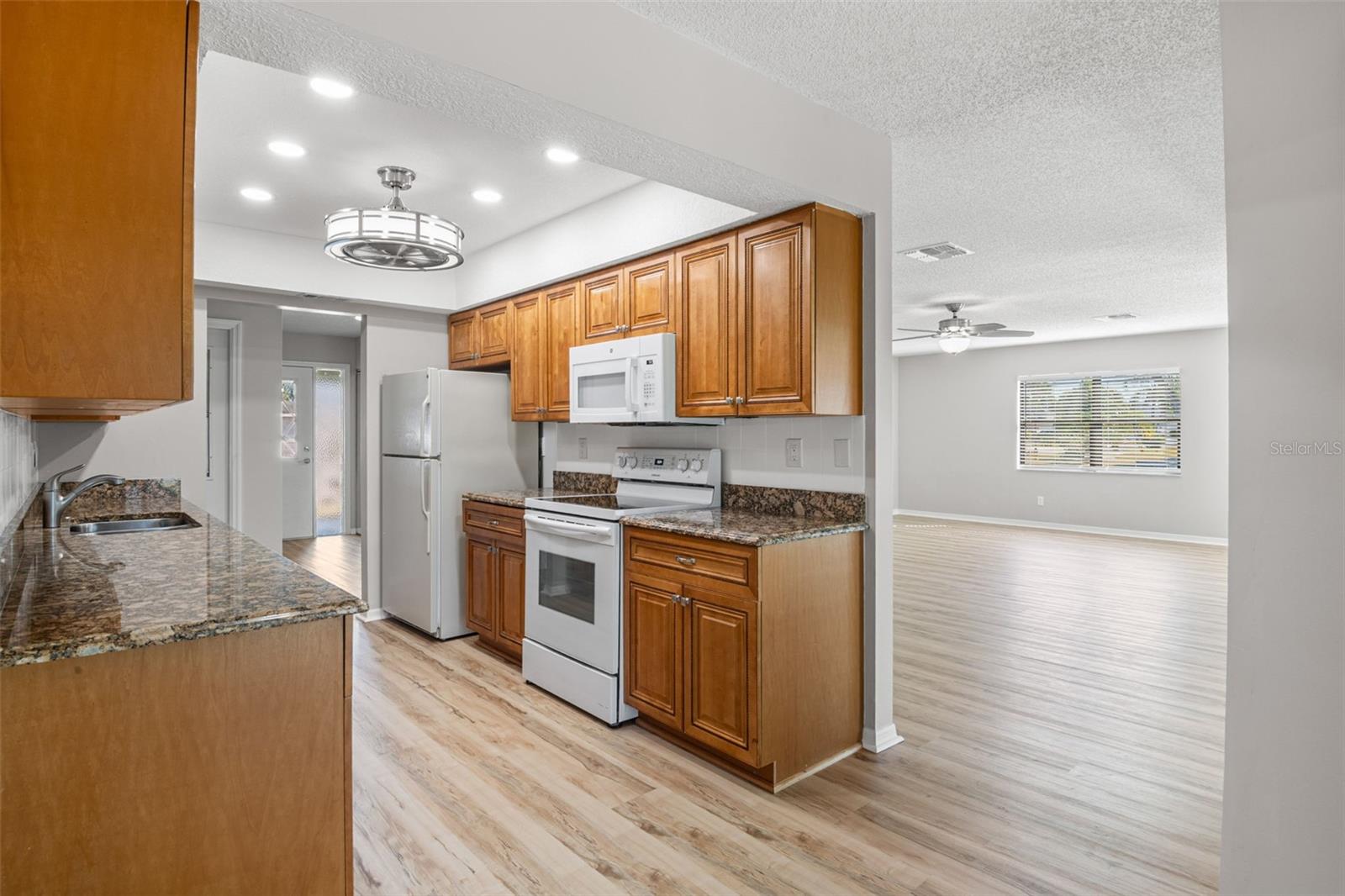 Image 11 of 51 For 302 Linger Lane