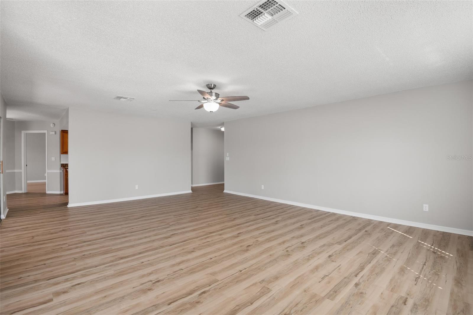 Image 15 of 51 For 302 Linger Lane