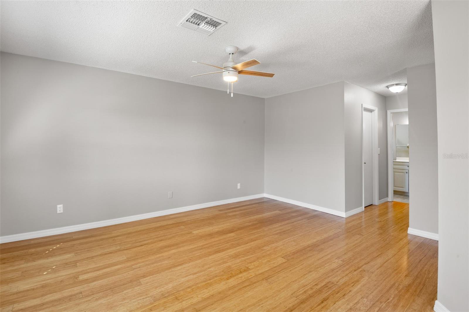 Image 20 of 51 For 302 Linger Lane