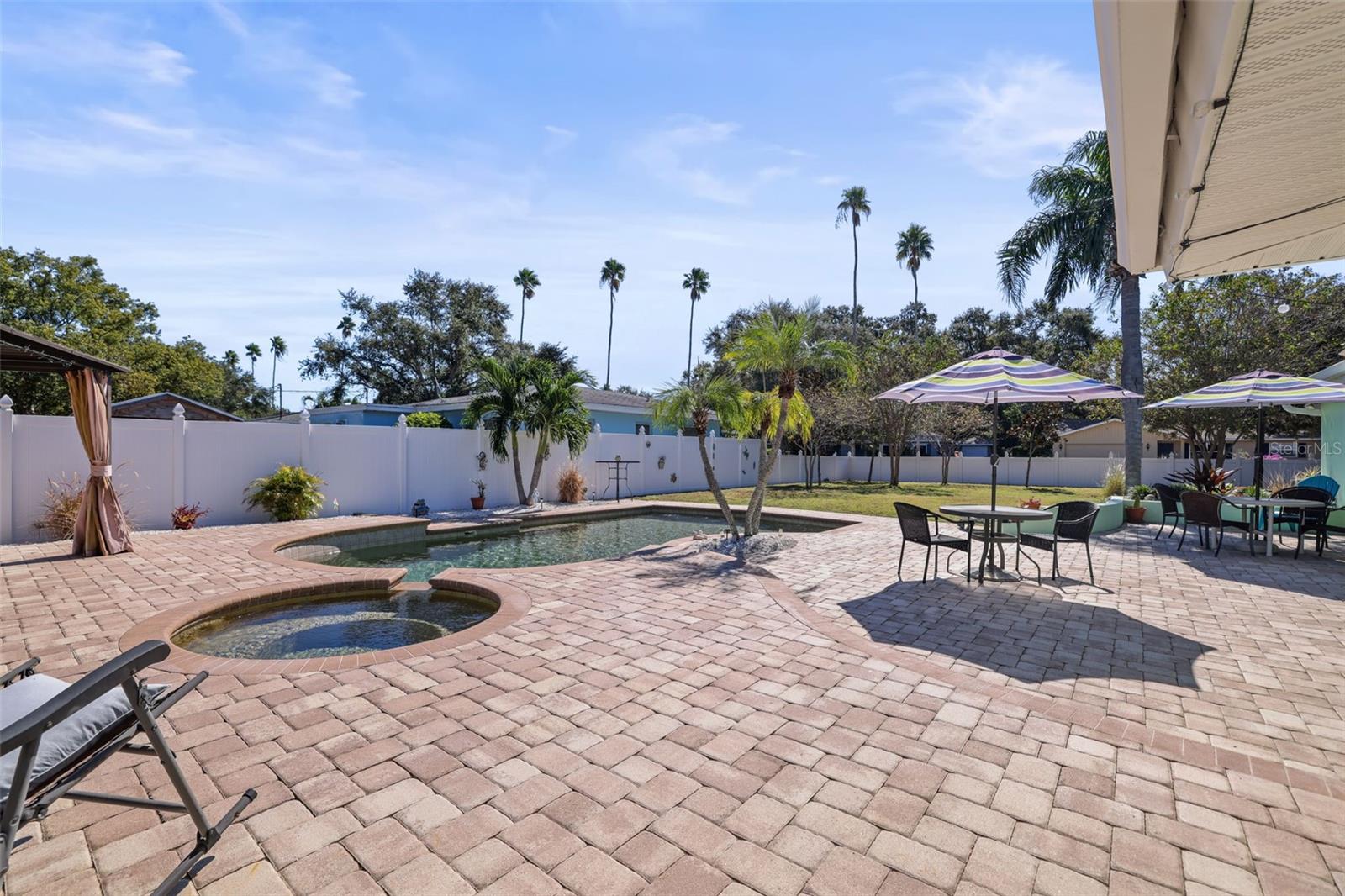 Listing photo id 10 for 55 Valencia Drive