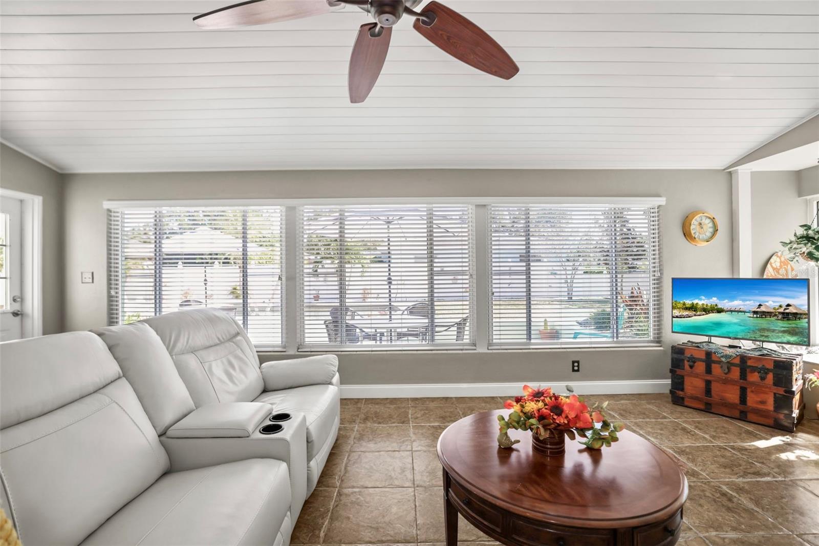 Listing photo id 14 for 55 Valencia Drive