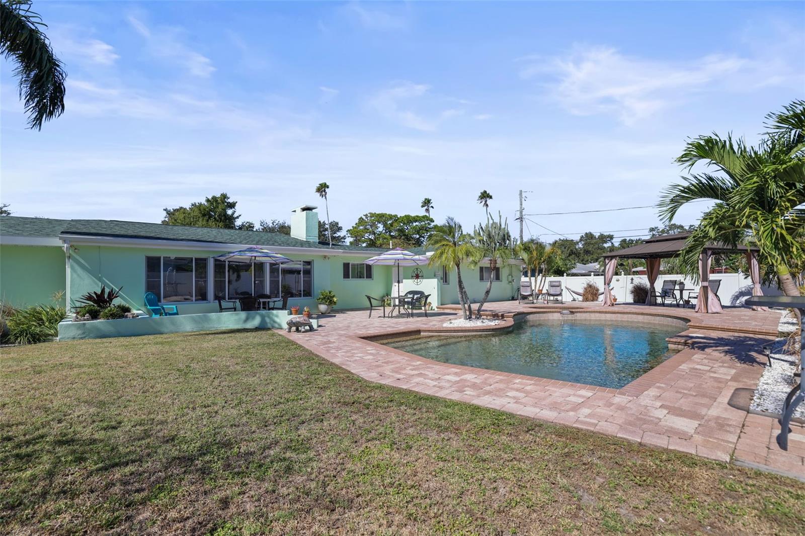 Listing photo id 15 for 55 Valencia Drive