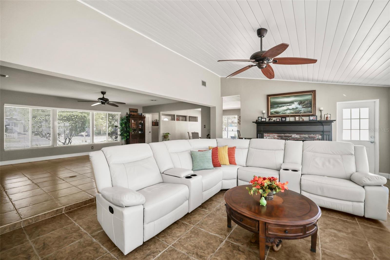 Listing photo id 20 for 55 Valencia Drive