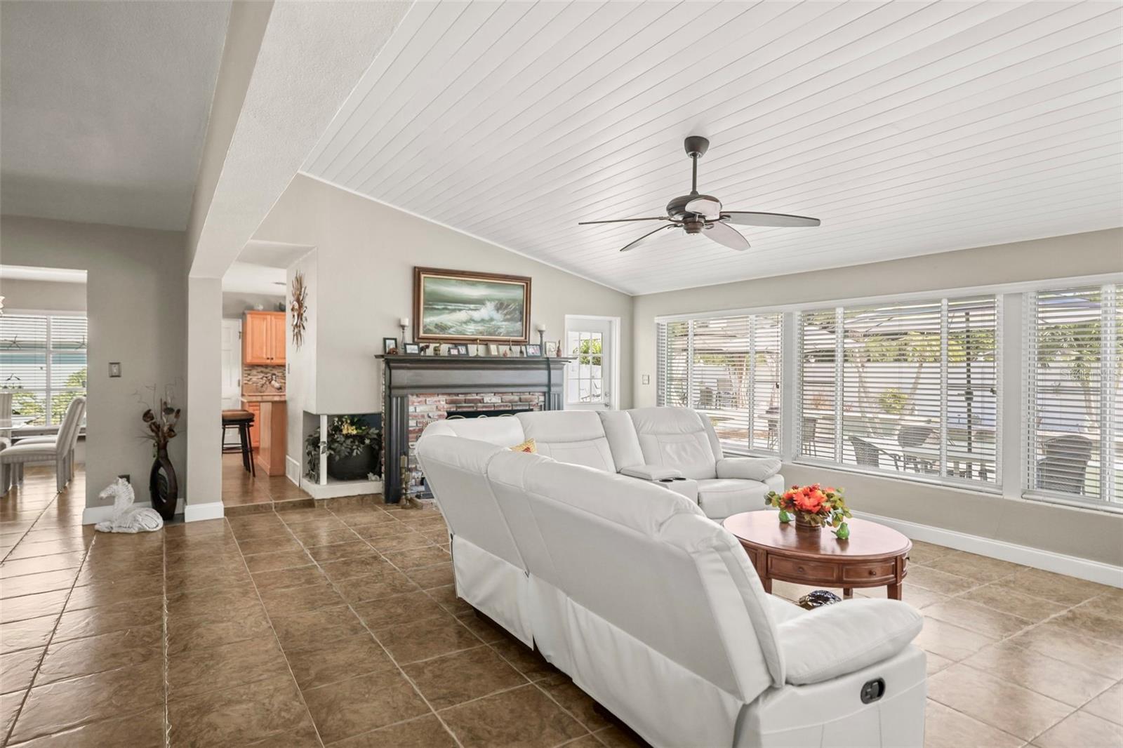 Listing photo id 21 for 55 Valencia Drive