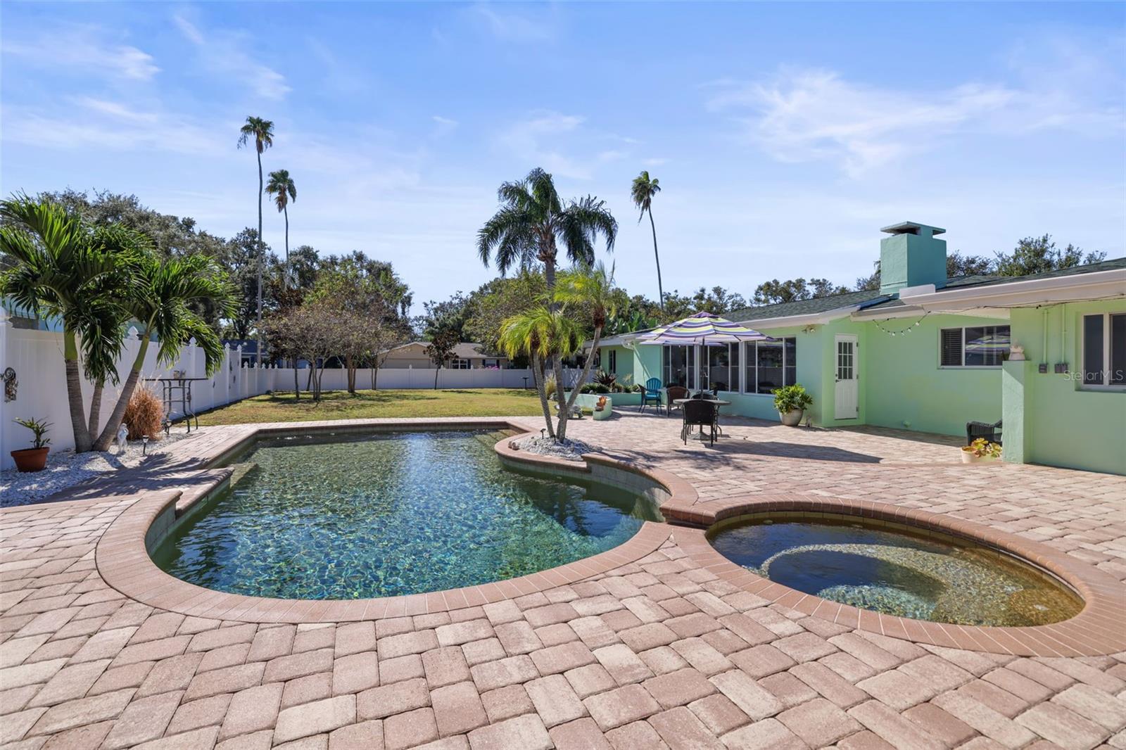 Listing photo id 2 for 55 Valencia Drive