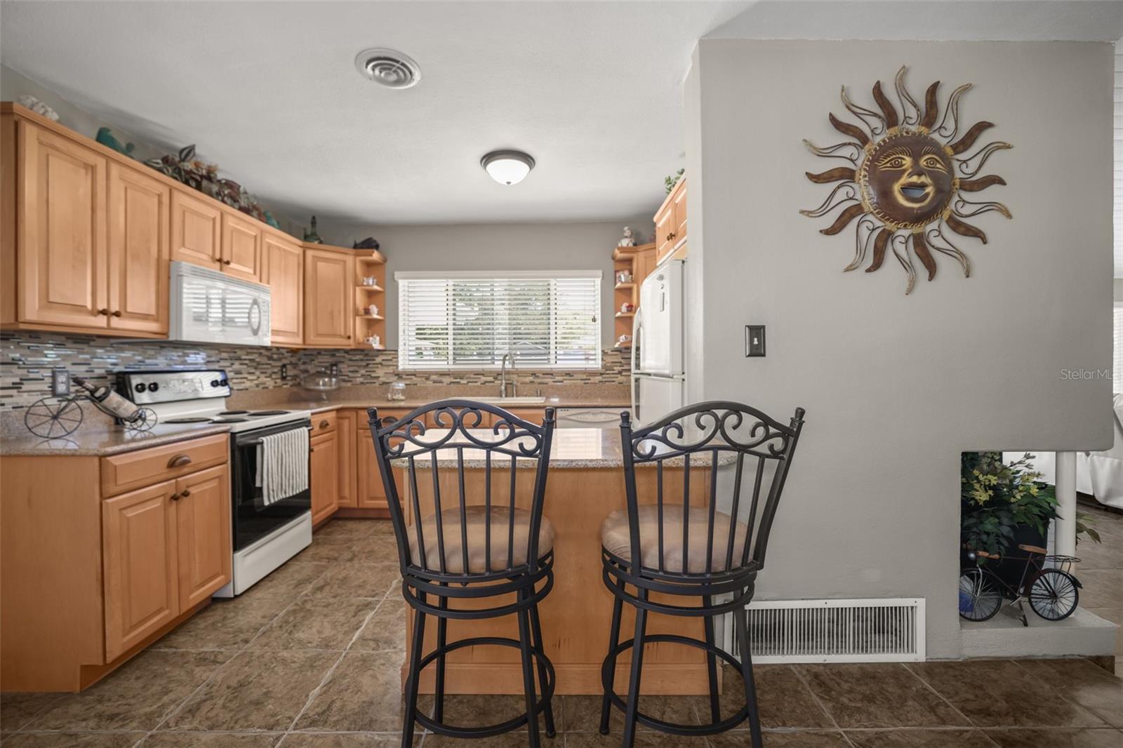 Listing photo id 3 for 55 Valencia Drive