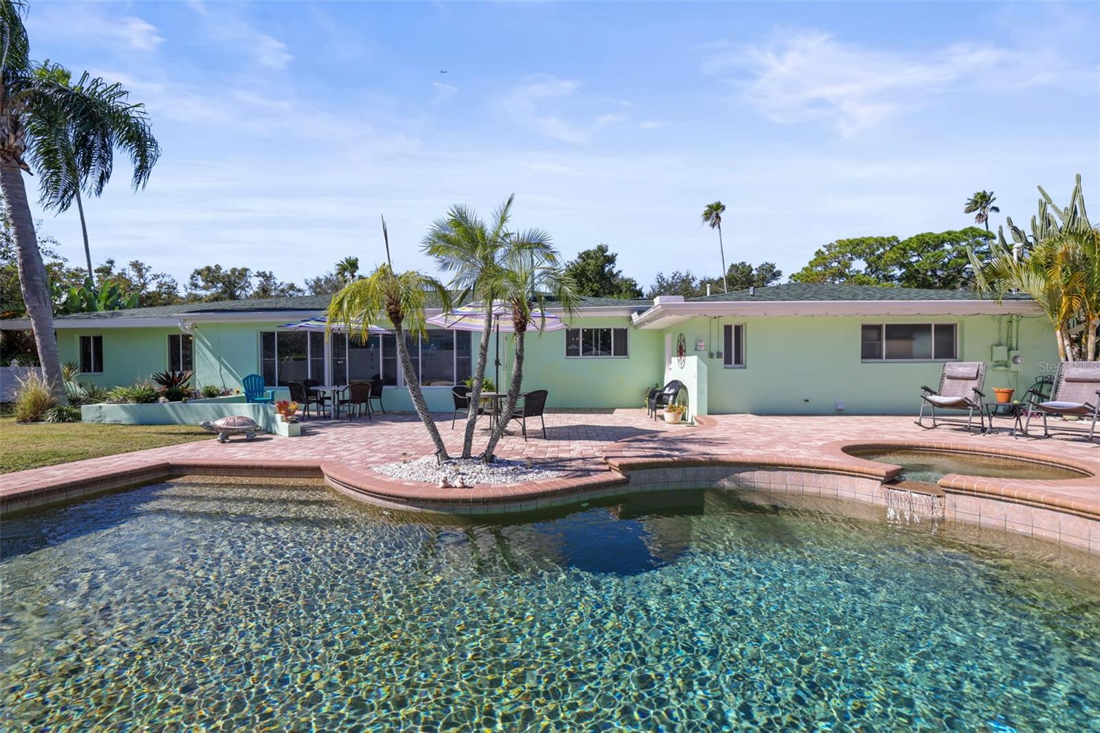 Listing photo id 5 for 55 Valencia Drive