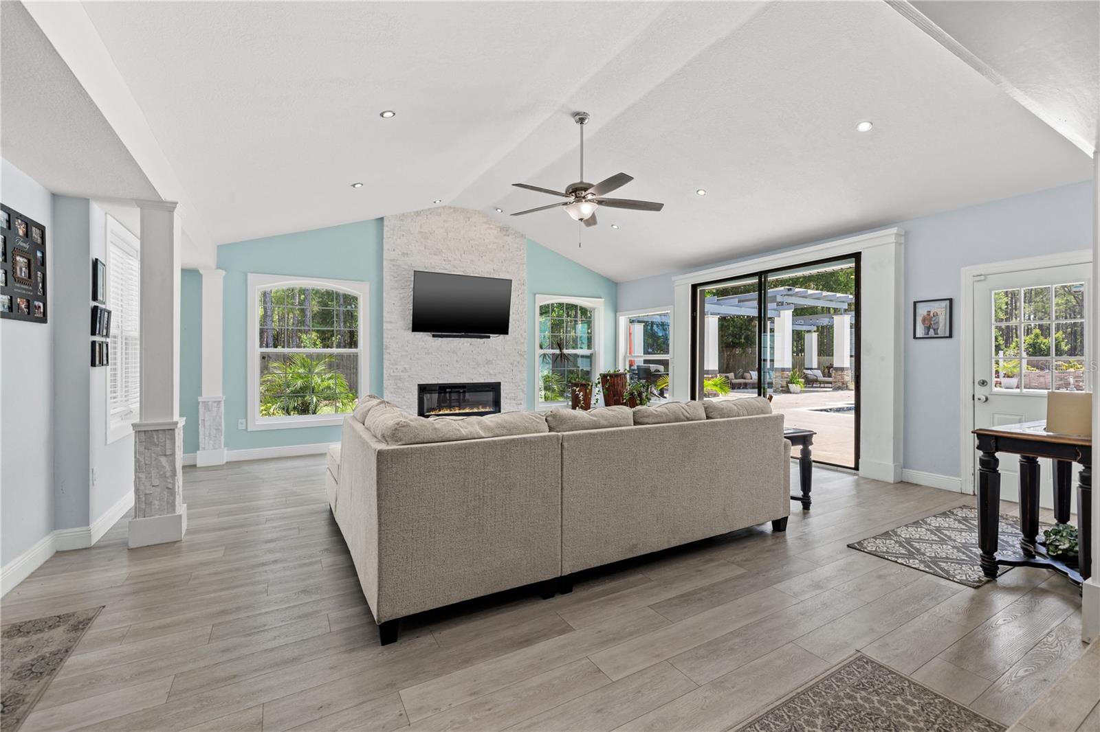 Image 4 of 30 For 18102 Livingston Avenue