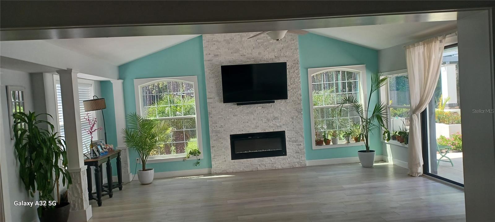 Image 5 of 30 For 18102 Livingston Avenue