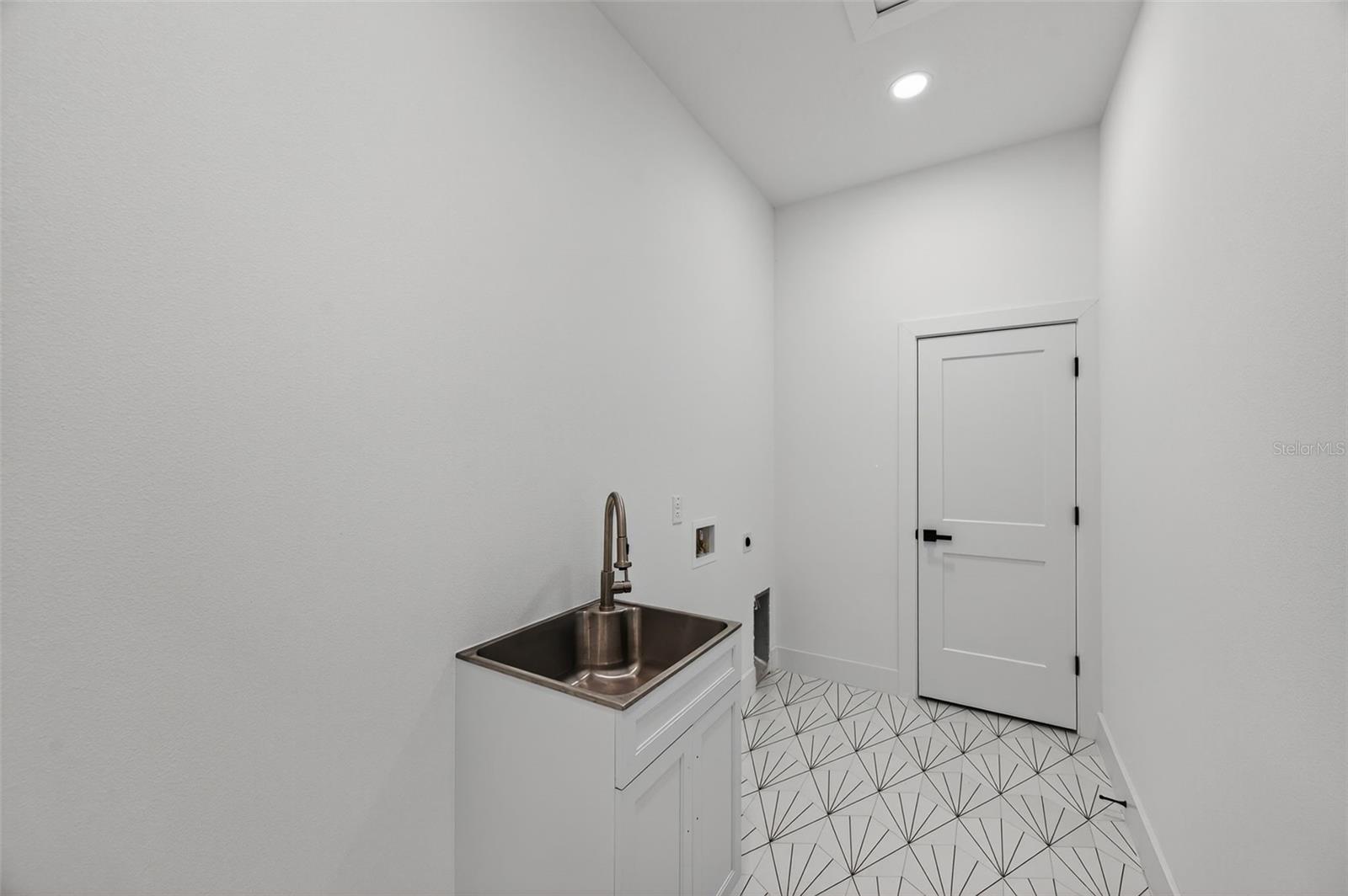 Image 12 of 55 For 8524 Newport Avenue