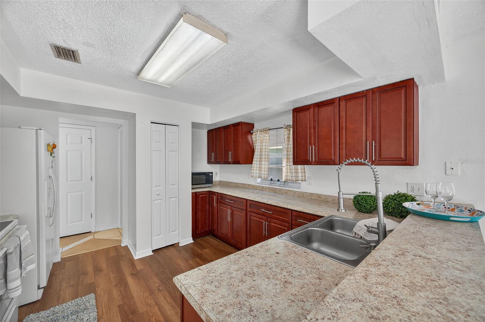 Image 12 of 59 For 1613 Prowmore Drive