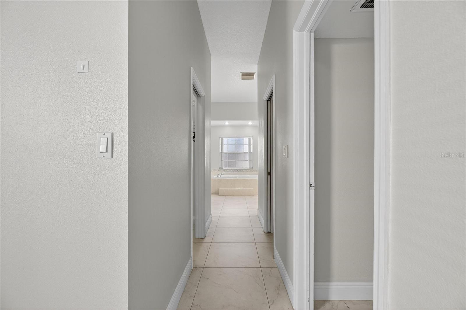 Image 21 of 62 For 172 Lake Shore Drive W