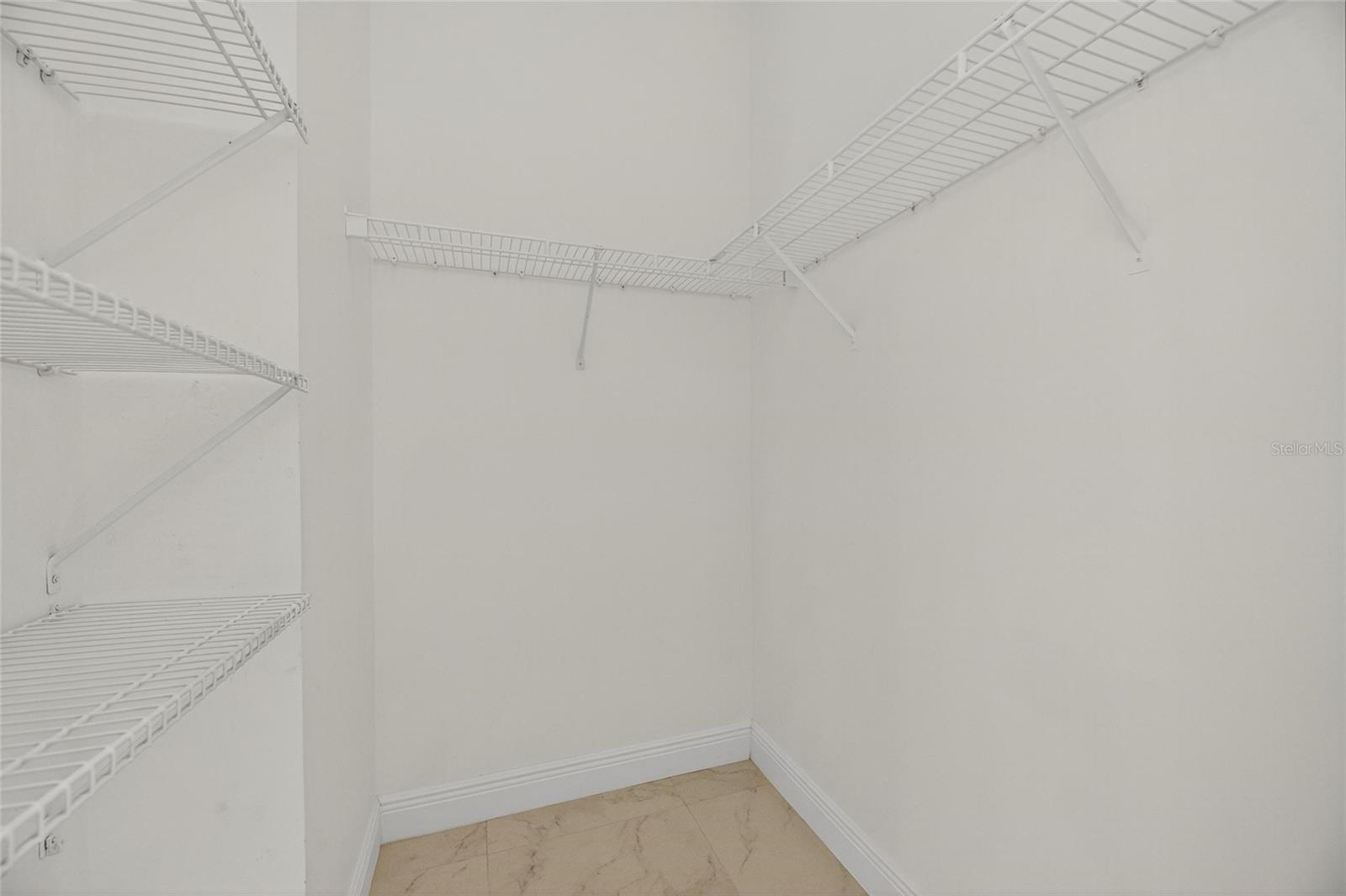 Image 23 of 62 For 172 Lake Shore Drive W