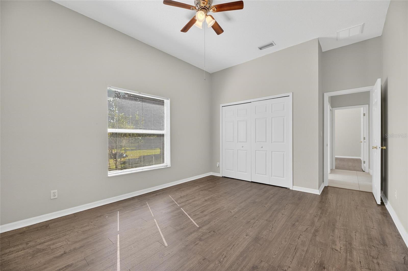 Image 29 of 62 For 172 Lake Shore Drive W