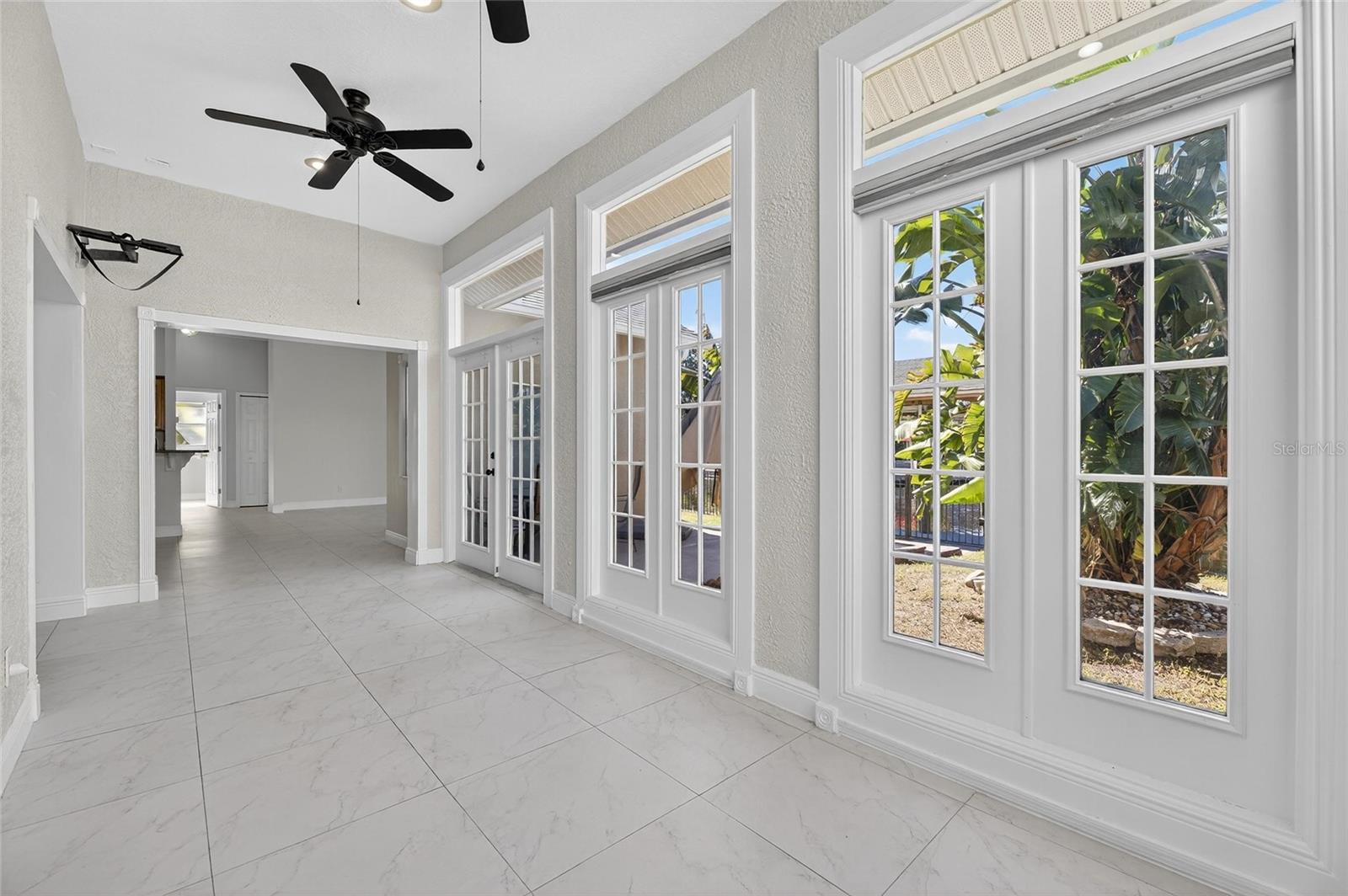 Image 39 of 62 For 172 Lake Shore Drive W