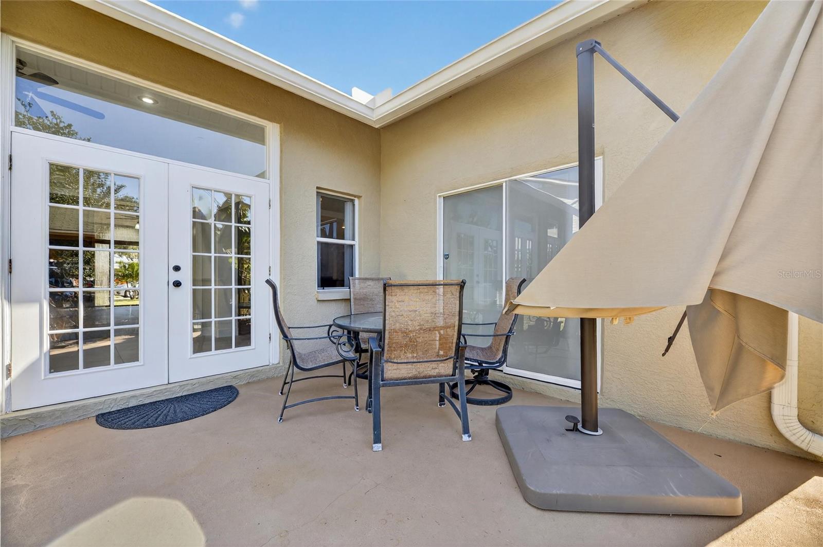 Image 49 of 62 For 172 Lake Shore Drive W