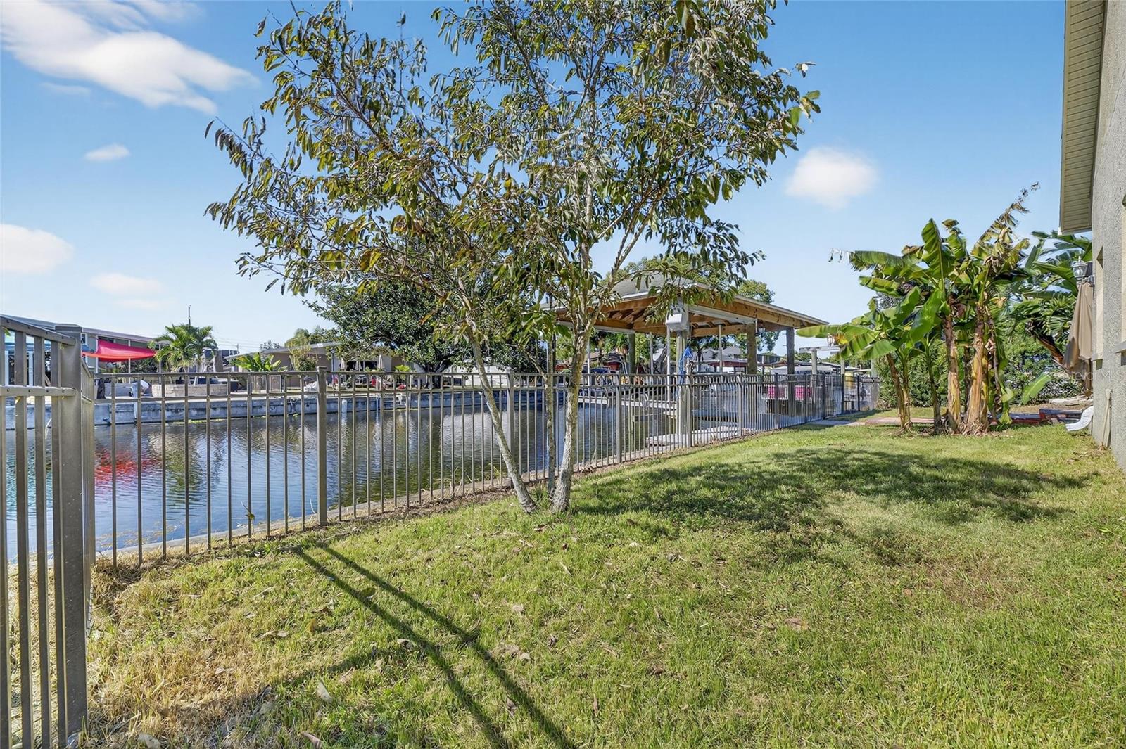 Image 53 of 62 For 172 Lake Shore Drive W