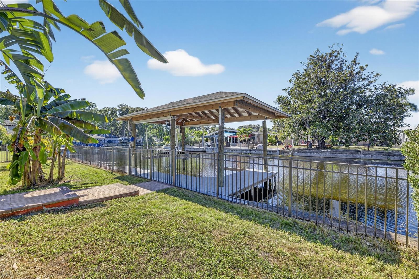 Image 56 of 62 For 172 Lake Shore Drive W