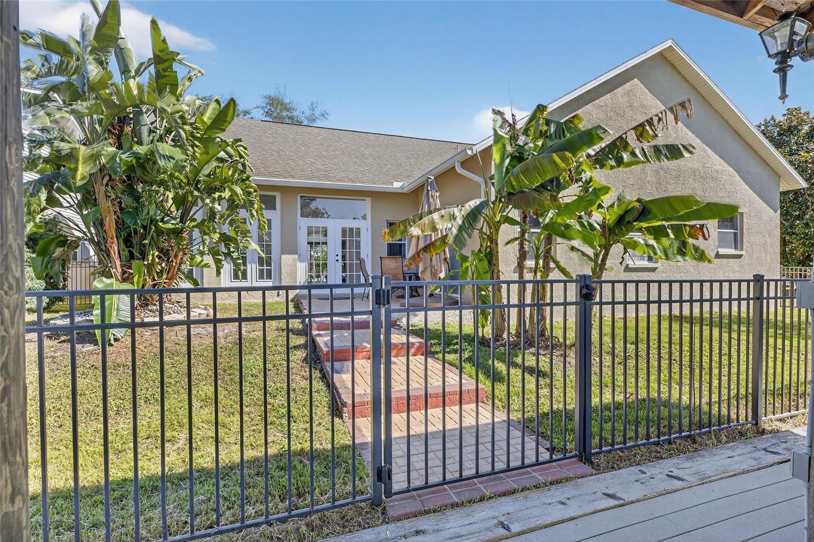 Image 58 of 62 For 172 Lake Shore Drive W