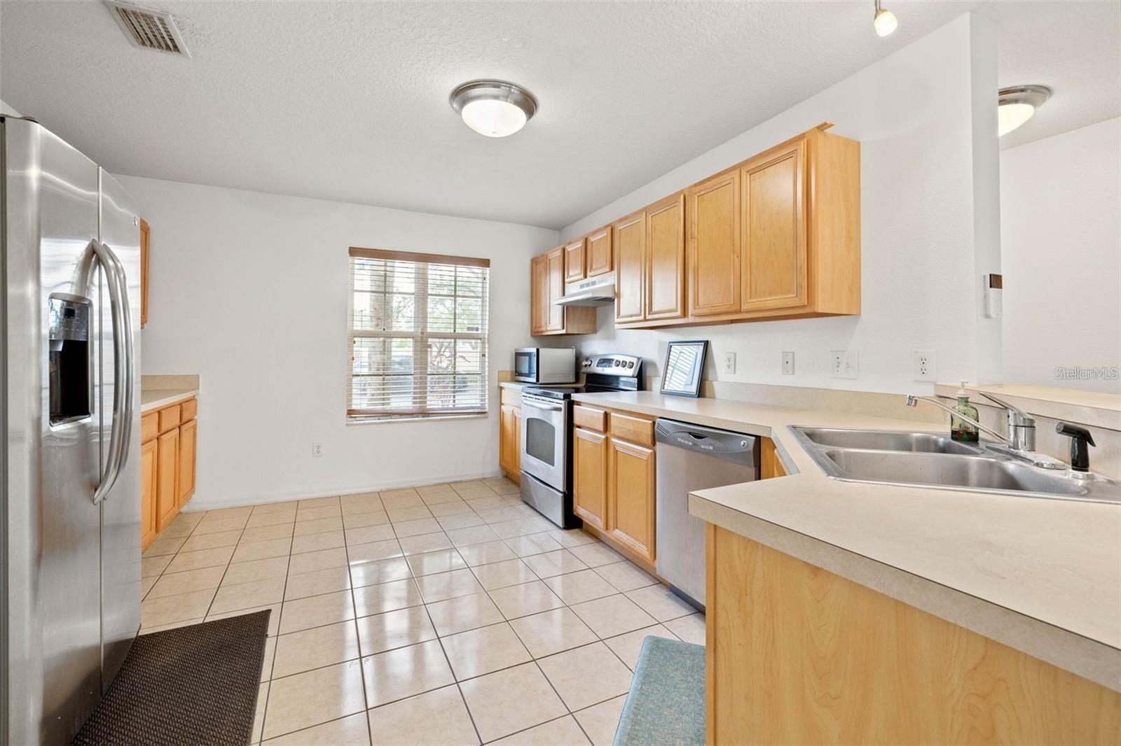 Image 10 of 28 For 2565 Harn Boulevard 1