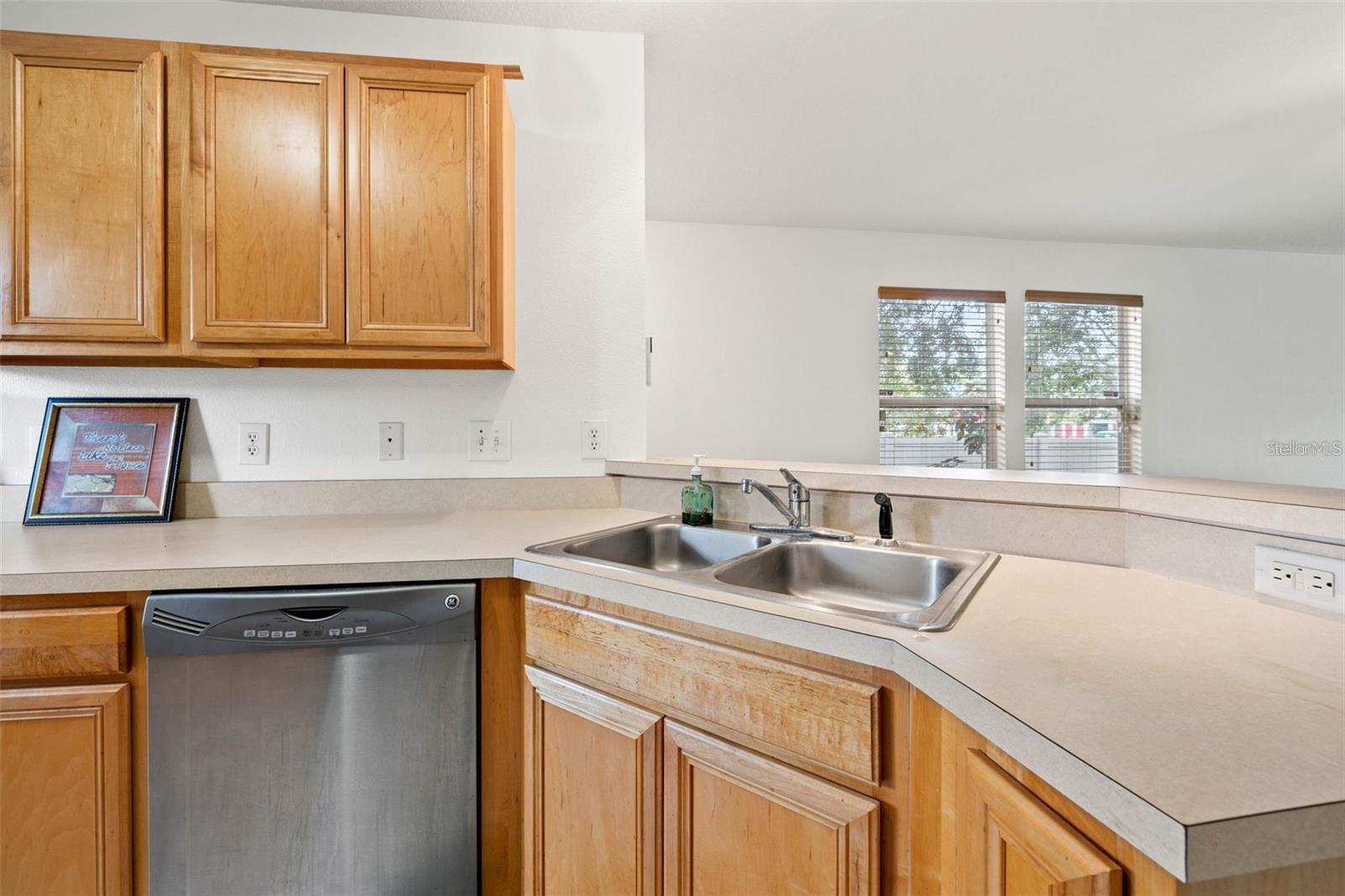 Image 11 of 28 For 2565 Harn Boulevard 1