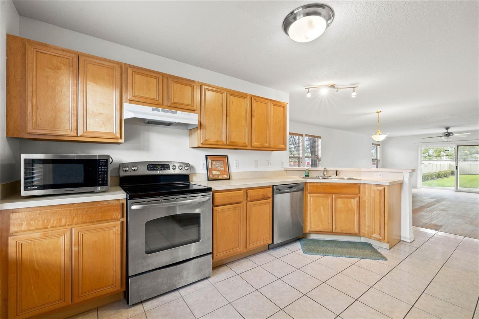 Image 14 of 28 For 2565 Harn Boulevard 1