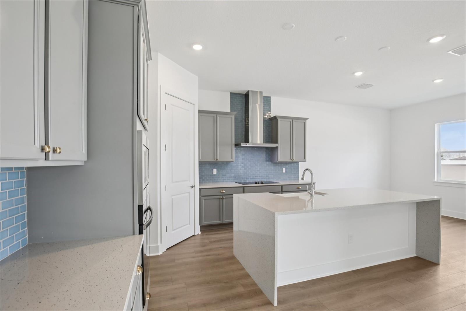 Image 11 of 46 For 8218 Golden Beach Court