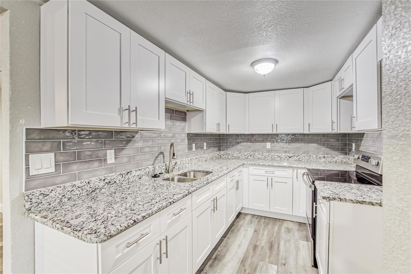 Image 4 of 21 For 5320 Cherry Avenue