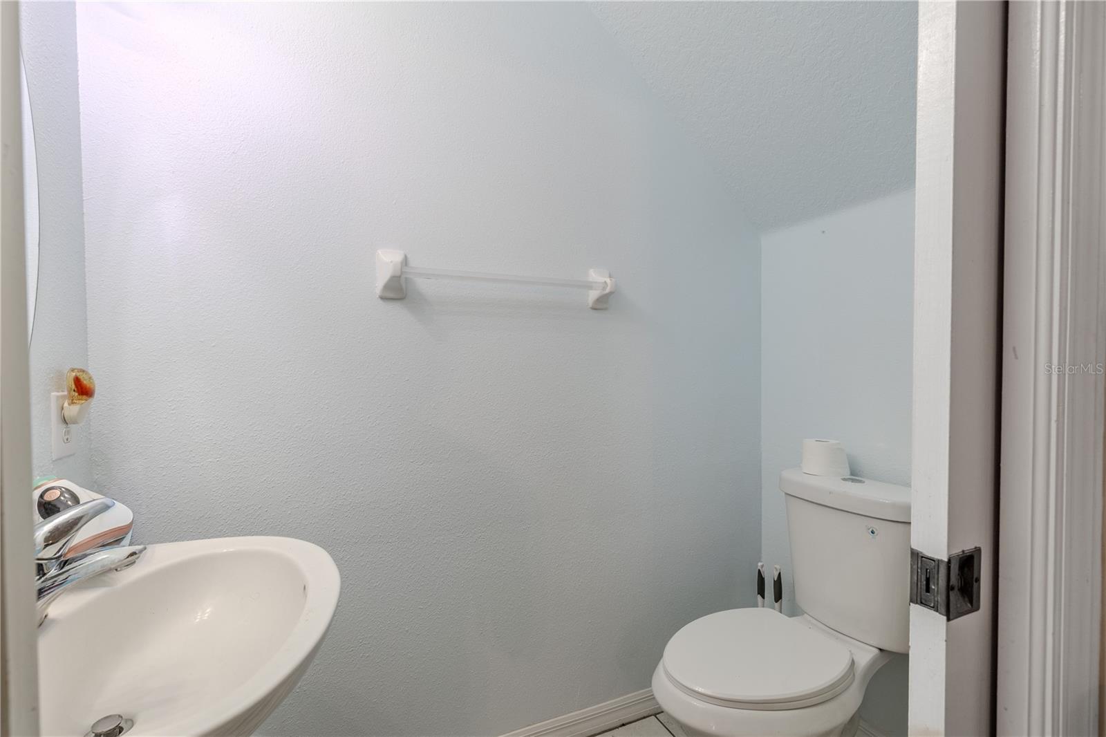 Image 10 of 27 For 12245 Country White Circle